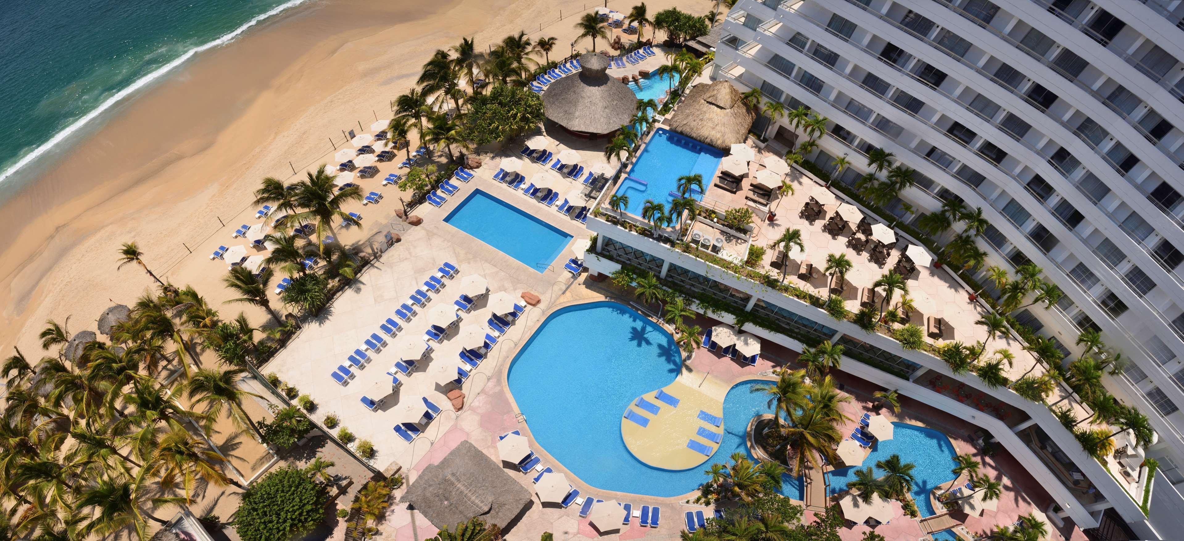 Hs Hotsson Hotel Акапулько Экстерьер фото Aerial view of the pool area